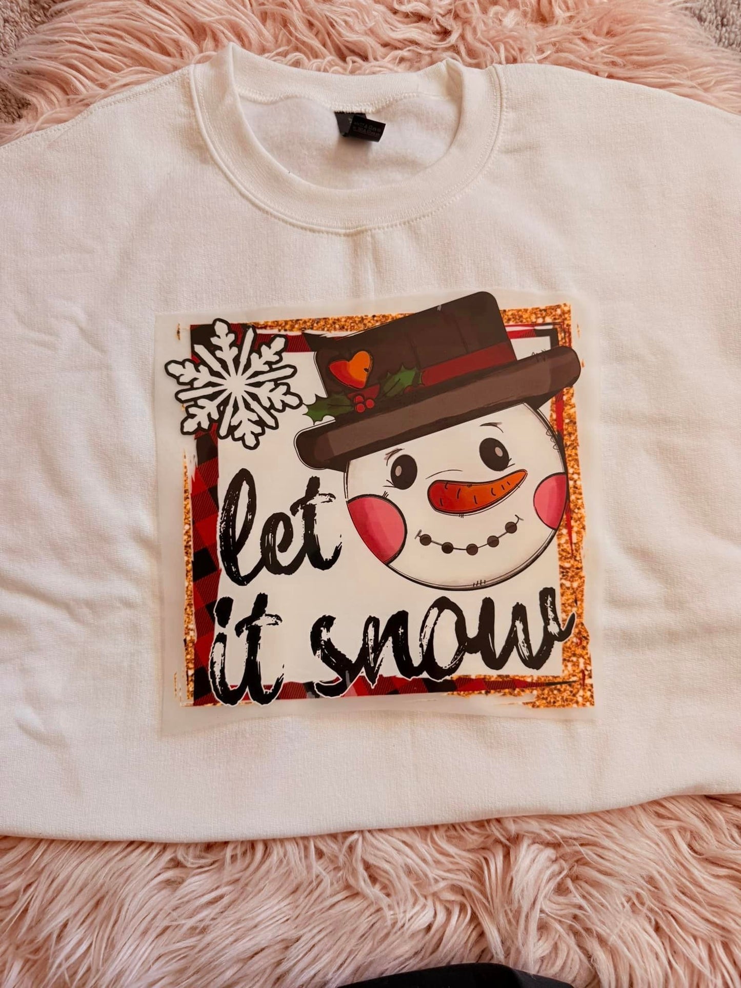 LET IT SNOW -- TEE SHIRT